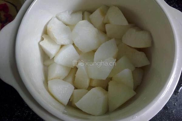 冰糖雪梨的做法图解2