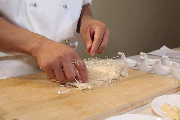 金针菇汆肥牛的做法图解1