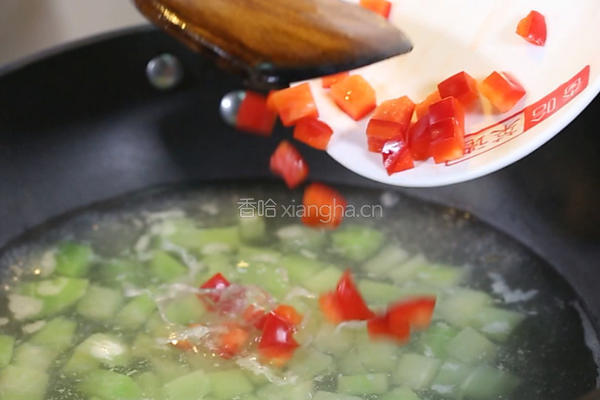 青笋炒鸡丁的做法图解5
