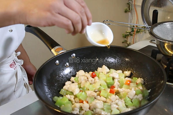 青笋炒鸡丁的做法图解8