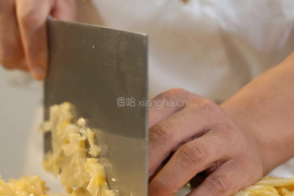 酸菜炒肉丝的做法图解1