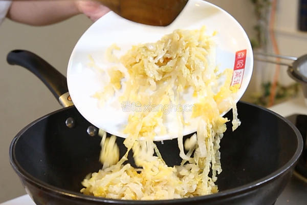 酸菜炒肉丝的做法图解7