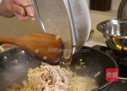 酸菜炒肉丝的做法图解9