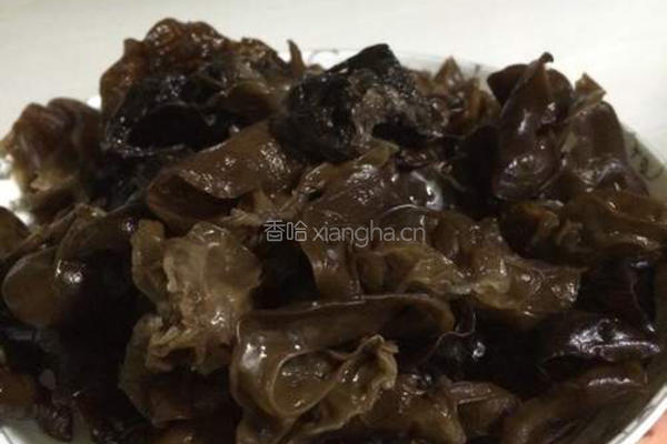 木耳炒肉的做法图解1