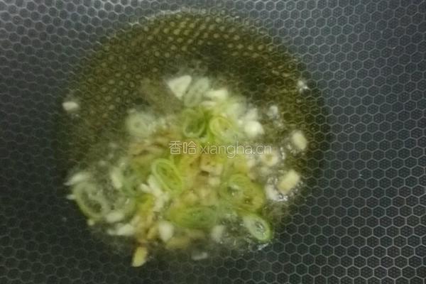 土豆条炒鸡肉肠的做法图解3