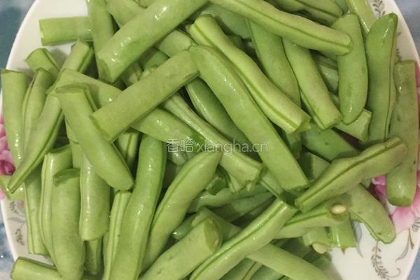 油焖豆角的做法图解1