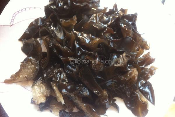 白菜炒黑木耳的做法图解3
