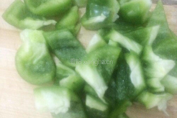 菜椒鱿鱼须的做法图解2