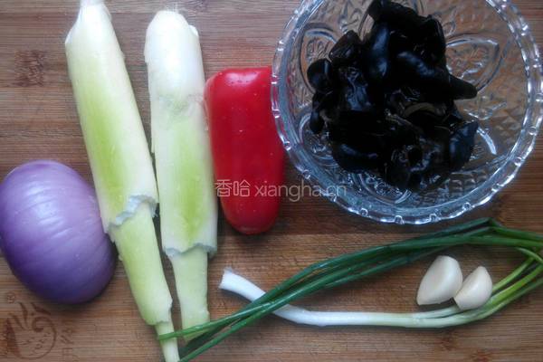 茭白小炒的做法图解1