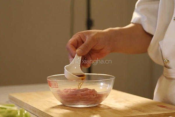 芹菜炒肉丝的做法图解3