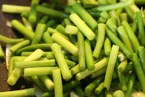 蒜苔炒腊肉的做法图解7