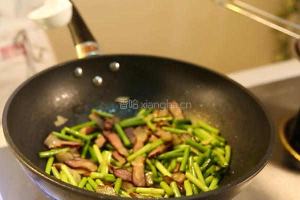蒜苔炒腊肉的做法图解8
