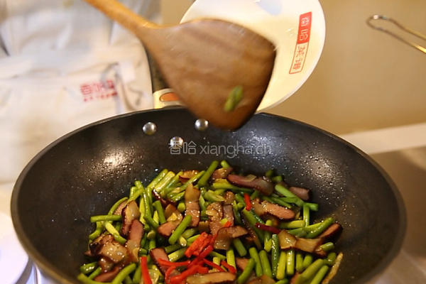 蒜苔炒腊肉的做法图解9