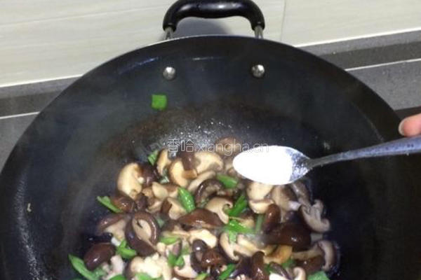 香菇炒肉的做法图解7