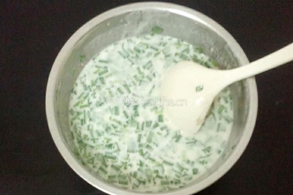 韭菜煎饼的做法图解2