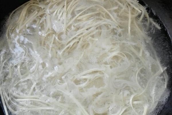 鸡蛋炒挂面的做法图解2