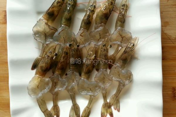 蒜蓉开边虾的做法图解1