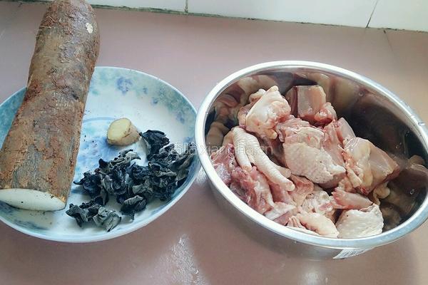 淮山木耳鸡汤的做法图解1