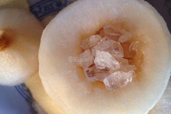 冰糖炖雪梨的做法图解3