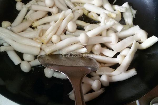 蚝油海鲜菇炒猪肉里脊的做法图解4