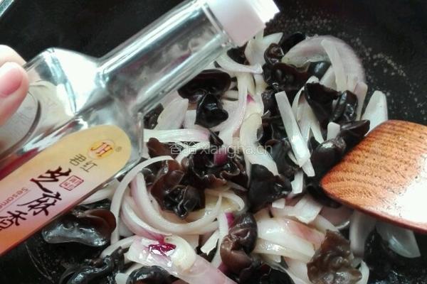 木耳洋葱炒鸡蛋的做法图解11