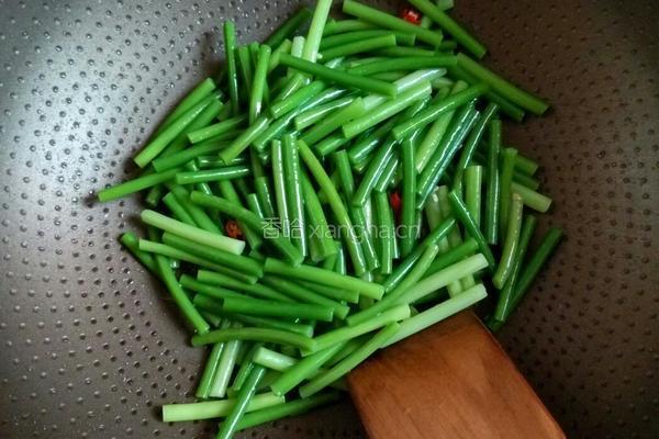 蒜苔炒肉的做法图解7