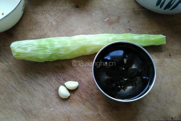 素炒青笋的做法图解1