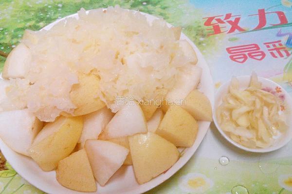 银耳煲梨水的做法图解3