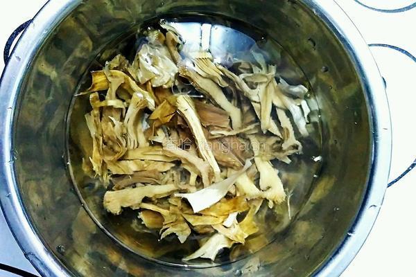 笋干烧肉的做法图解1
