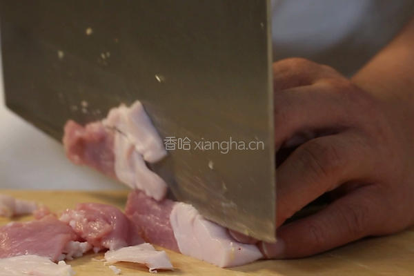 白菜猪肉炒木耳的做法图解2