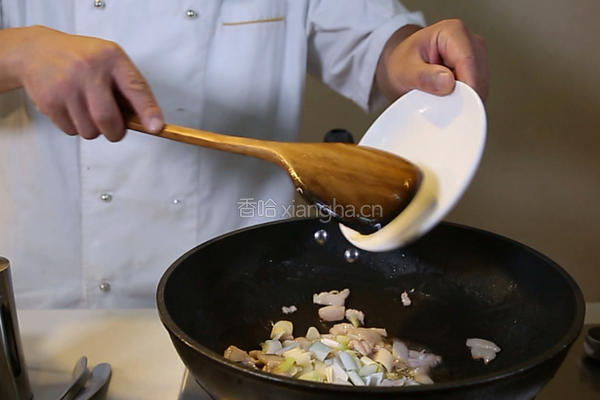 白菜猪肉炒木耳的做法图解8