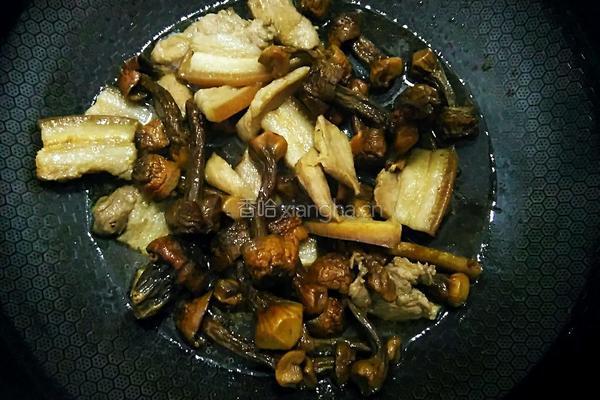 姬松茸炒肉的做法图解17