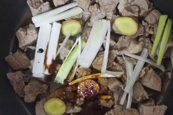 红萝卜炖羊肉块的做法图解2