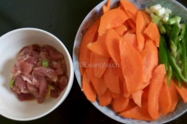胡萝卜炒肉的做法图解1