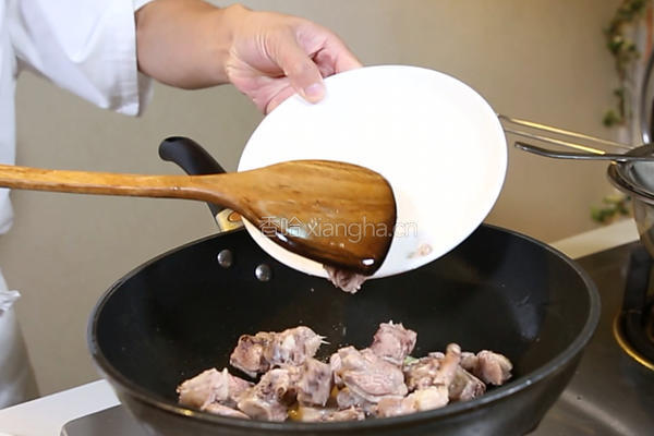 南瓜炖鸭块的做法图解7