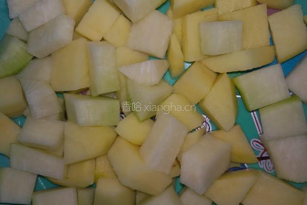 萝卜土豆炖鸡架的做法图解2