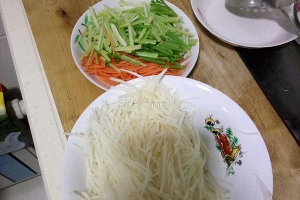 家常土豆丝的做法图解1