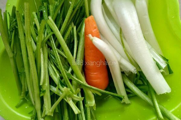 菠菜烩丸子的做法图解1