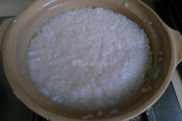 胡萝卜瘦肉煲仔饭的做法图解4