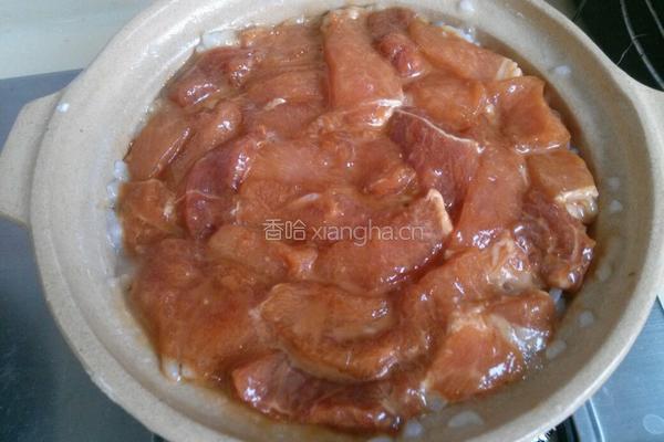 胡萝卜瘦肉煲仔饭的做法图解5
