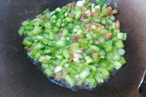 油渣炒菜心末的做法图解8