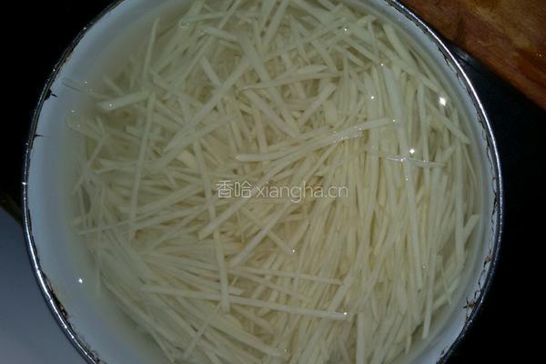 酸辣红薯丝的做法图解1