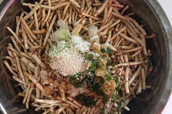 凉拌折耳根（鱼腥草）的做法图解3