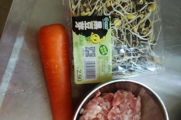 胡萝卜豆芽炒肉沫的做法图解1