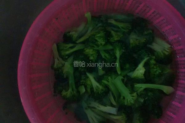 蚝油西兰花的做法图解2