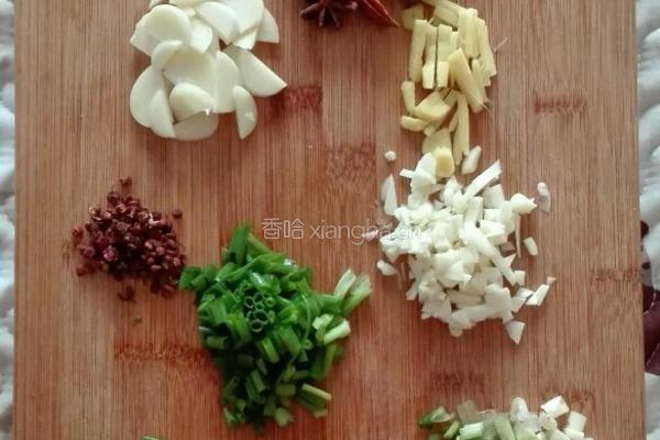 土豆烧排骨的做法图解2