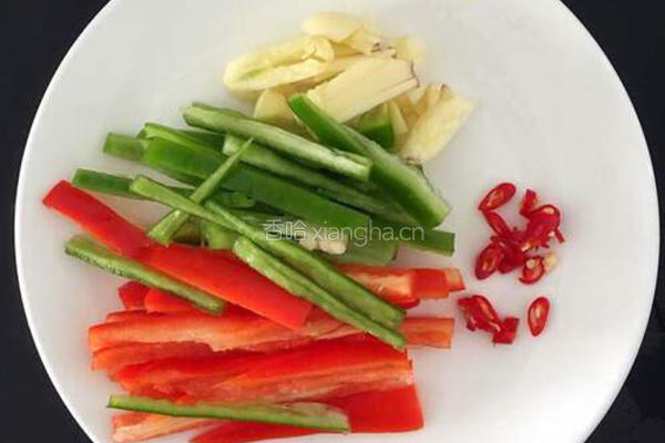 芹菜炒牛肉的做法图解2
