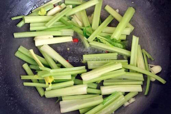 芹菜炒牛肉的做法图解7