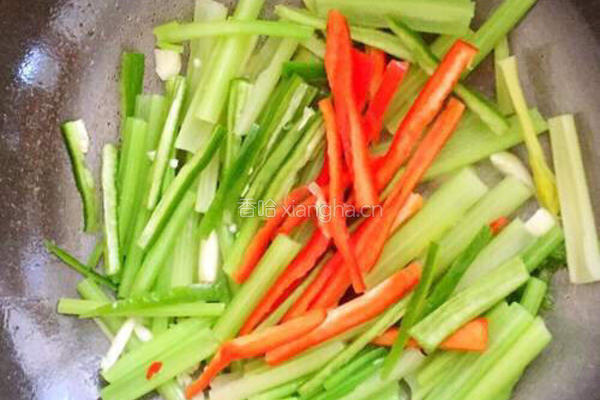 芹菜炒牛肉的做法图解8