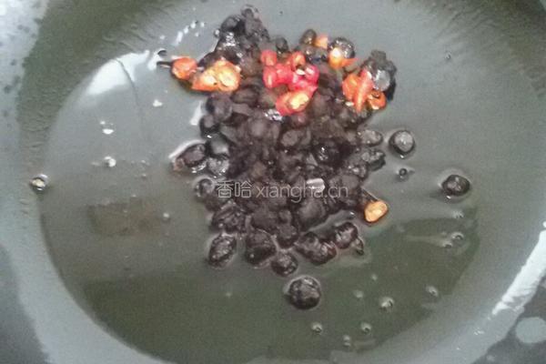 萝卜干炒豆豉的做法图解5